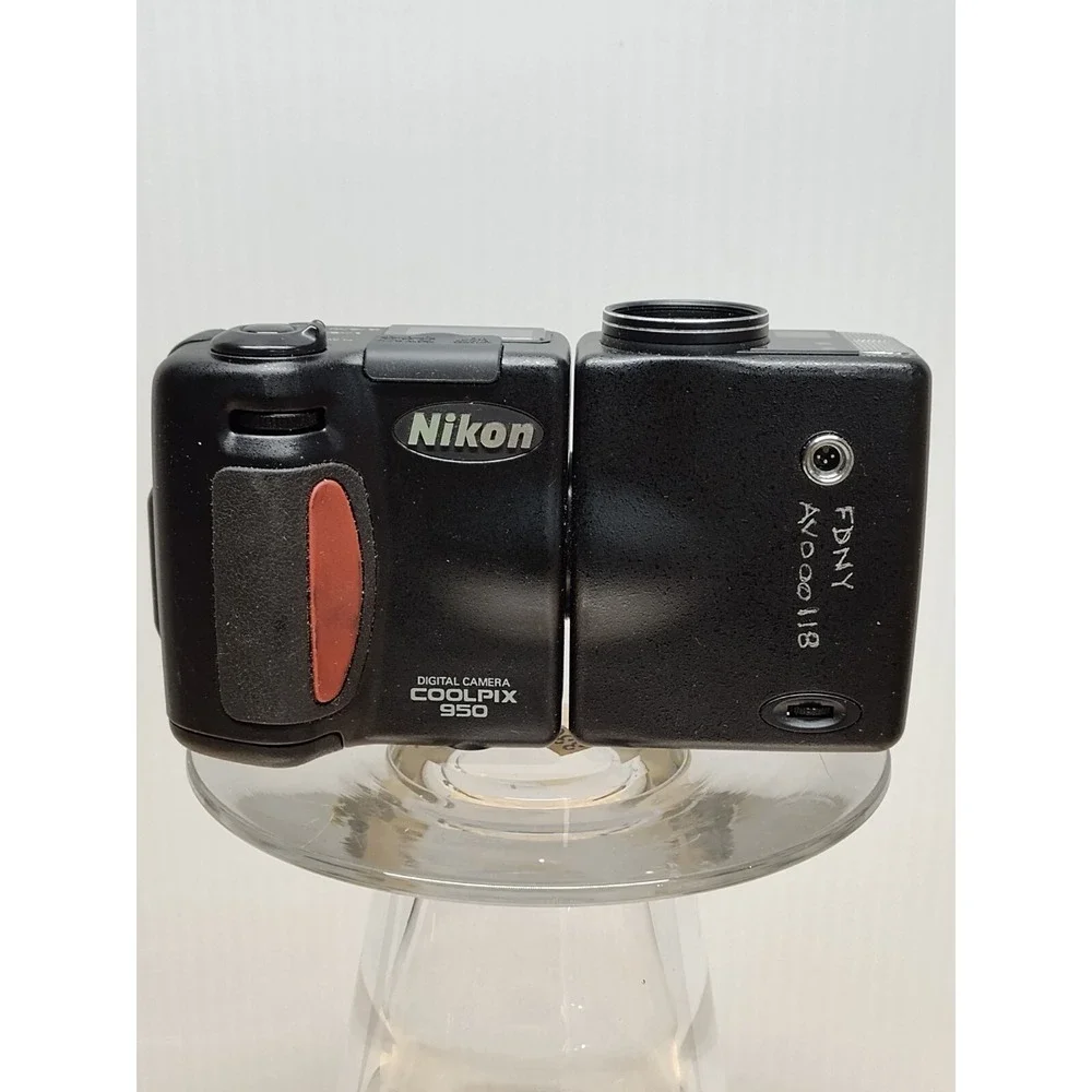 Nikon COOLPIX 950 Digital Camera - Black